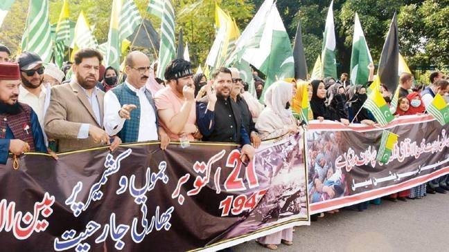 پاکستان سمیت دنیا بھر میں مقبوضہ کشمیر پر بھارتی قبضے کیخلاف آج یومِ سیاہ منایا جا رہا