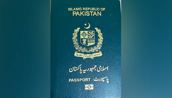 پاکستانی پاسپورٹ کے فرنٹ کور پیج پر کسی بھی قسم کی تبدیلی نہیں کی گئی، محکمہ پاسپورٹس