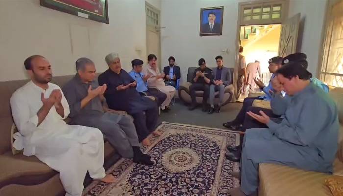 وفاقی وزیرداخلہ کی ایس پی عدیل اکبر کی رہائشگاہ آمد،غمزدہ خاندان سے اظہار تعزیت