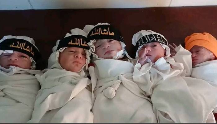پشاور: لیڈی ریڈنگ اسپتال میں خاتون نے بیک وقت 5بچوں کو جنم دیدیا