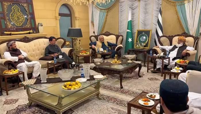 پی ٹی آئی وفد کی مولانا فضل الرحمان سے اسلام آباد میں اہم ملاقات
