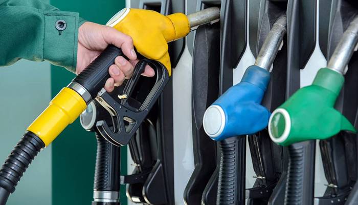 یواےای میں پیٹرول کی قیمت میں کمی کردی گئی