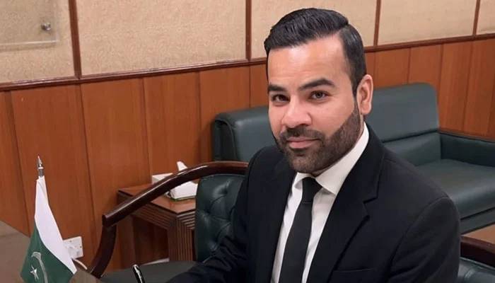 27ویں آئینی ترمیم پر جلدبازی نہیں،فریقین کو اعتماد میں لیں گے،بیرسٹر عقیل ملک