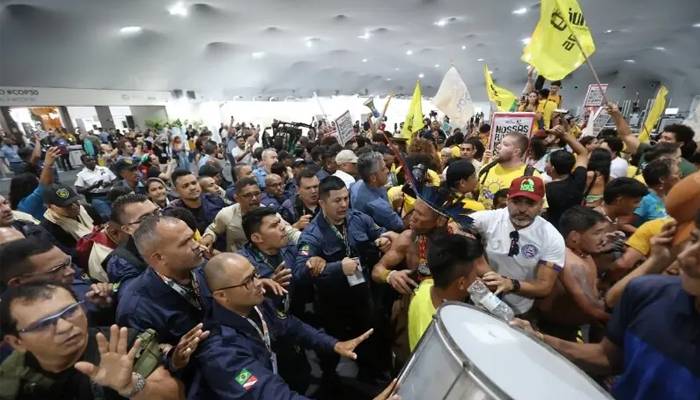 برازیل: کوپ30 ماحولیاتی کانفرنس کے باہر مظاہرین کا ہنگامہ، سیکیورٹی اہلکار زخمی