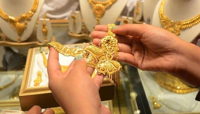 سونے کی فی تولہ قیمت میں 8300 روپے کا اضافہ