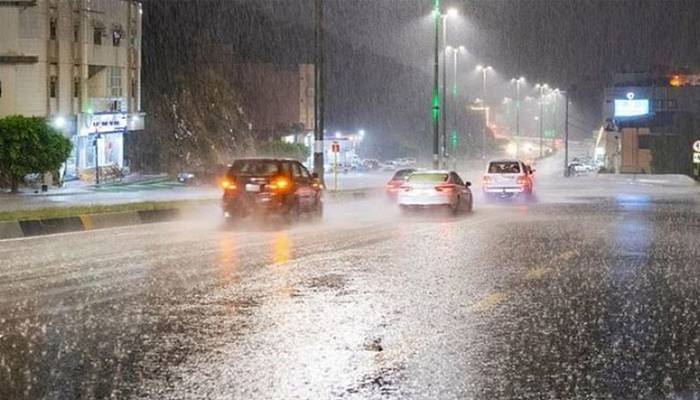 سعودی عرب میں چار روزہ بارشوں کی پیشگوئی، شہریوں کو احتیاطی تدابیر اختیار کرنے کی ہدایت