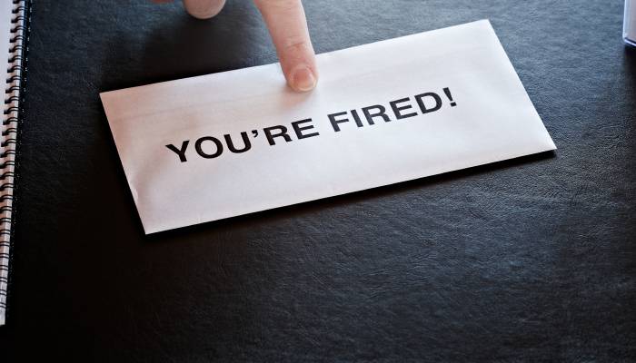 اپنی لائف پارٹنر کو دھوکہ دینے والوں کو کمپنی نے نوکری سے نکال دیا