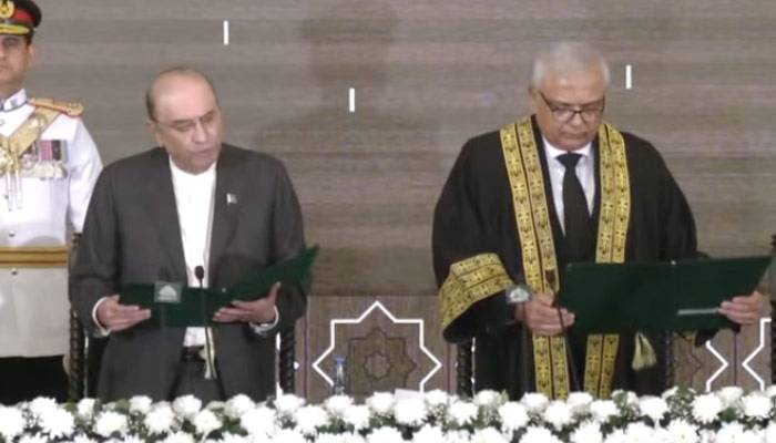 جسٹس امین الدین خان نے آئینی عدالت کے چیف جسٹس کے عہدے کا حلف اٹھا لیا