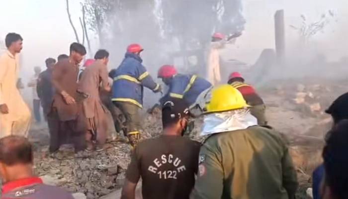 حیدرآباد: پٹاخے بنانیوالی فیکٹری میں دھماکہ، 5 افراد جاں بحق، متعدد جھلس گئے