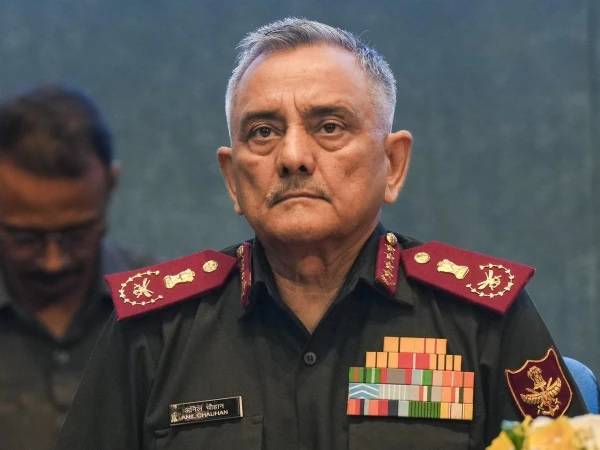 وقت پر اسلحہ کیوں نہیں ملتا؟ بھارتی چیف آف ڈیفنس اسٹاف نے شکایتوں کے انبار لگا دیے
