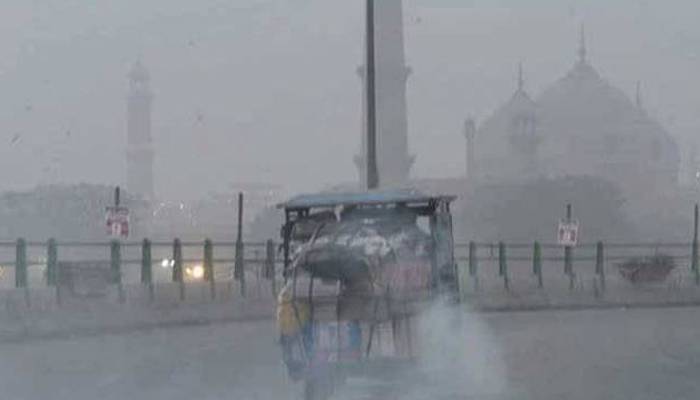 لاہور مسلسل آلودگی کی لپیٹ میں، دنیا کے آلودہ ترین شہروں میں آج بھی دوسرے نمبر پر