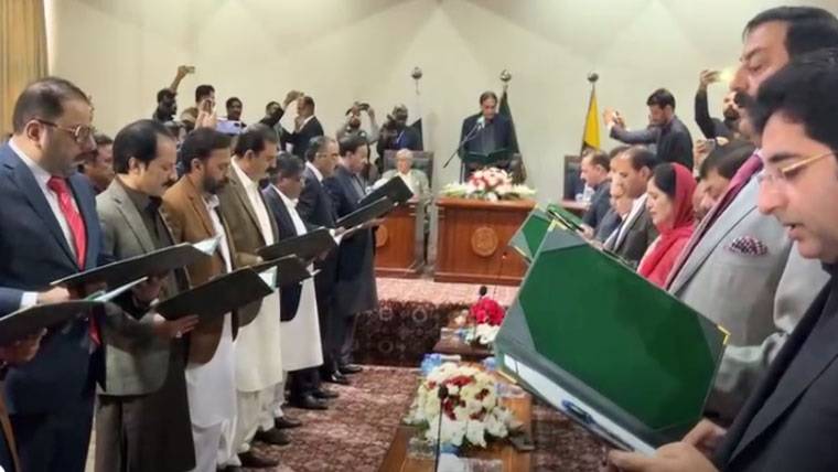 آزاد کشمیر کی نئی کابینہ نے حلف اٹھا لیا