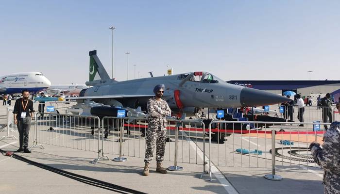JF-17  تھنڈر کی دھوم،بھارتی فضائیہ کے افسروں کی سیلفیاں 