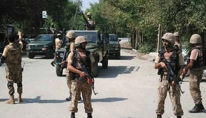 بنوں: سیکیورٹی فورسز کے آپریشنز، 3 اہم کمانڈرز سمیت 17 دہشتگرد ہلاک