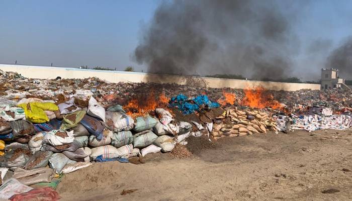  کسٹمز انفورسمنٹ گڈانی کی غیر قانونی،ممنوعہ،ایکسپائر شدہ اشیاء کو جلانے کی تقریب