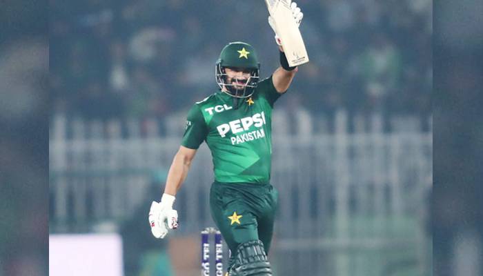 صاحبزادہ فرحان سال میں 100 چھکے لگانے والے پہلے پاکستانی بیٹر بن گئے 