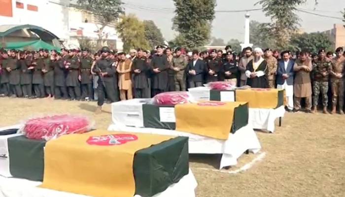 پشاور:خودکش حملےکے شہداء کی نمازجنازہ فیڈرل کانسٹیبلری ہیڈکوارٹرمیں اداکردی گئی