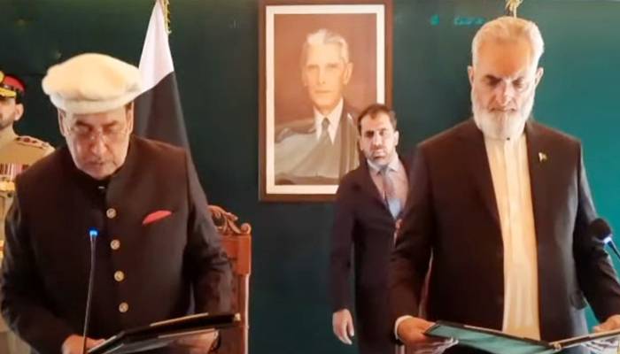 نگران وزیراعلیٰ جی بی جسٹس (ر)یارمحمد ناصرنےعہدے کا حلف اٹھالیا