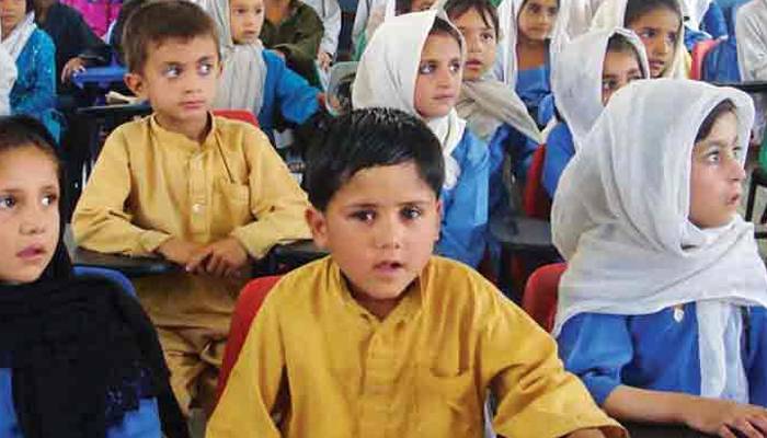 محکمہ تعلیم خیبر پختونخوا نے مخصوص رنگ کے سویٹر کی پابندی ختم کر دی