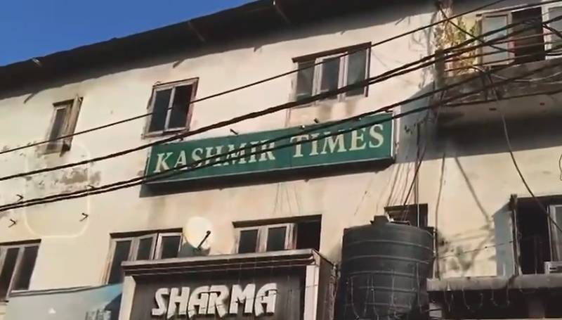 آمر مودی کی بھارتی پولیس کا آزاد اظہار پر قدغن کیلئے کشمیر ٹائمز کے دفتر پر چھاپہ