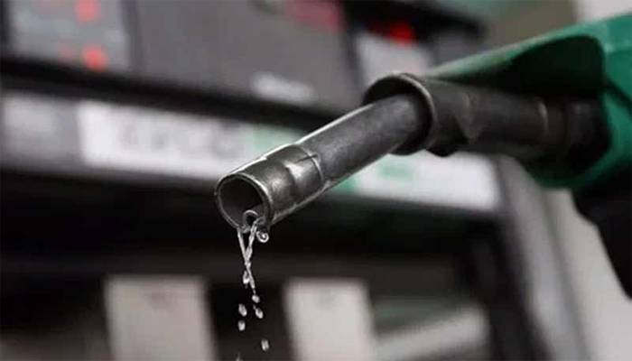 پیٹرولیم مصنوعات کی قیمتوں میں کمی، عوام کیلئے بڑی خوشخبری آگئی