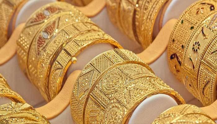 سونے کی فی تولہ قیمت میں 2700 روپے کی کمی ریکارڈ