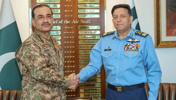 فیلڈمارشل کی بطورچیف آف ڈیفنس فورسز،ایئرچیف کی مدت ملازمت میں توسیع کے نوٹیفکیشنز جاری