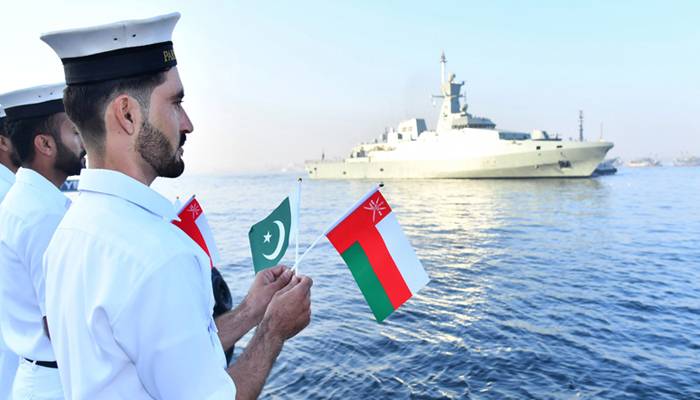 کراچی:عمان کے بحری جہازوں کی مشق ثمر الطیب 2025 کے بارہویں ایڈیشن میں شرکت