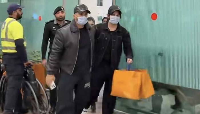 برطانیہ سے ڈی پورٹ کیے گئے یوٹیوبرز رجب بٹ اور ندیم نانی والا وطن واپس پہنچ گئے