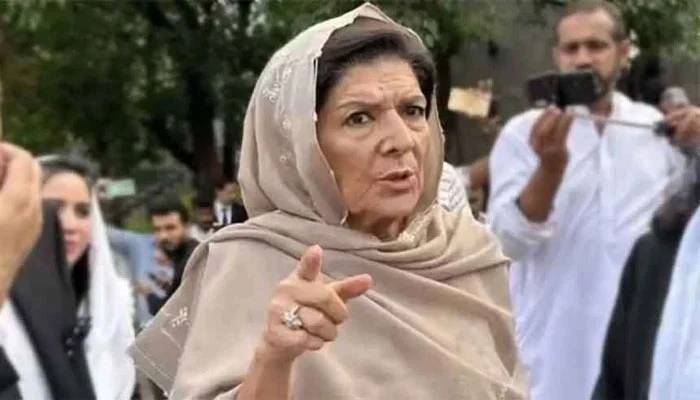 مذاکرات کی بات کرنے والا عمران خان کا ساتھی نہیں ہوسکتا، علیمہ خان