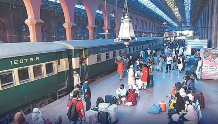 ٹرینوں میں کیمرے لگانے کا فیصلہ کر لیا، وزیر ریلوے حنیف عباسی 
