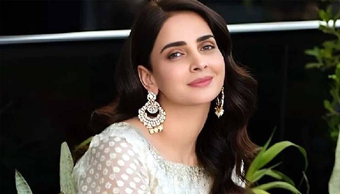 صباقمرکا اپنے خلاف دائرمقدمے کے بعد پہلا ردعمل آگیا