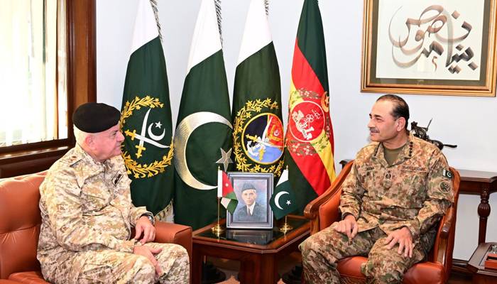 فیلڈ مارشل سید عاصم منیر سے اردن کے میجر جنرل یوسف احمد الحنیطی کی اہم ملاقات