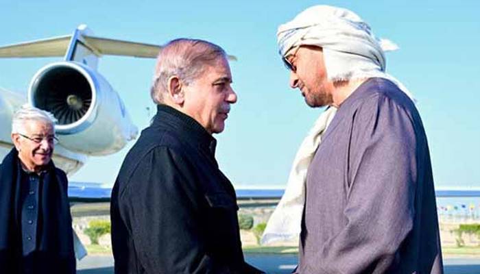 صدرمتحدہ عرب امارات شیخ محمد بن زایدالنہیان کا پاکستان پہنچنے پر پرتپاک استقبال