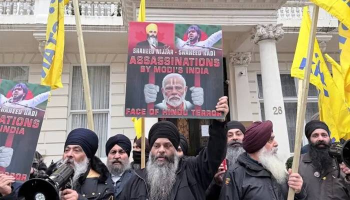 لندن:بنگلہ دیشی سفارتخانے کےباہر انتہاپسندہندوؤں کا مظاہرہ خالصتانی سکھوں نے ناکام بنادیا