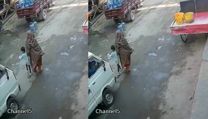 کراچی: اپنے پوتے کیساتھ جانیوالی خاتون کی موت کی دل دہلا دینے والی ویڈیو
