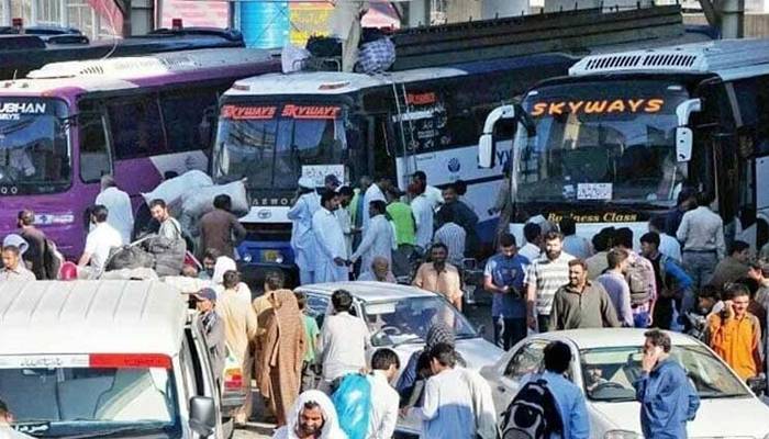 پیٹرول،ڈیزل سستا ہونے کے بعدپبلک ٹرانسپورٹ کےکرایوں میں نمایاں کمی