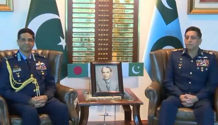 بنگلہ دیشی ایئرچیف کی وفد کے ہمراہ ایئرہیڈکوارٹرز آمد،ایئرچیف مارشل ظہیراحمدبابر سے ملاقات