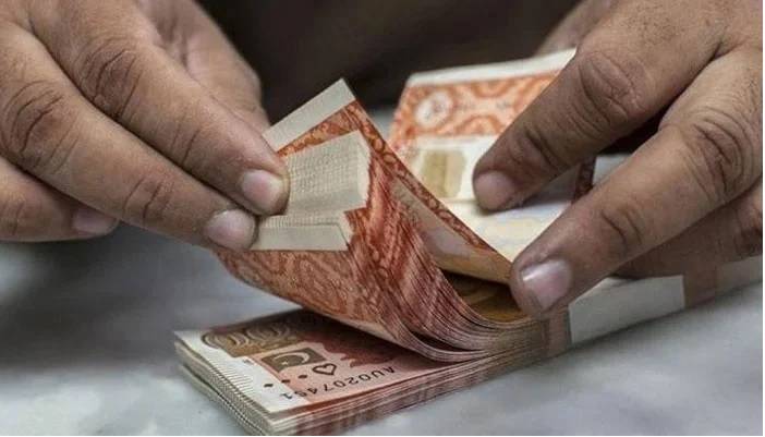 وزیراعظم کی بینک قرضوں کا عمل آسان بنانے اور نوجوانوں کو کاروباری تربیت دینے کی ہدایت