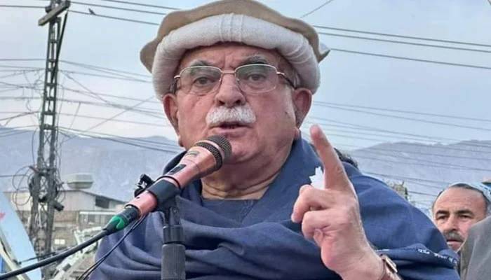 پی ٹی آئی میں نظم و ضبط کی کمی، ہر سو افراد میں سے ایک خود کو لیڈر سمجھتا ہے: محمود خان اچکزئی