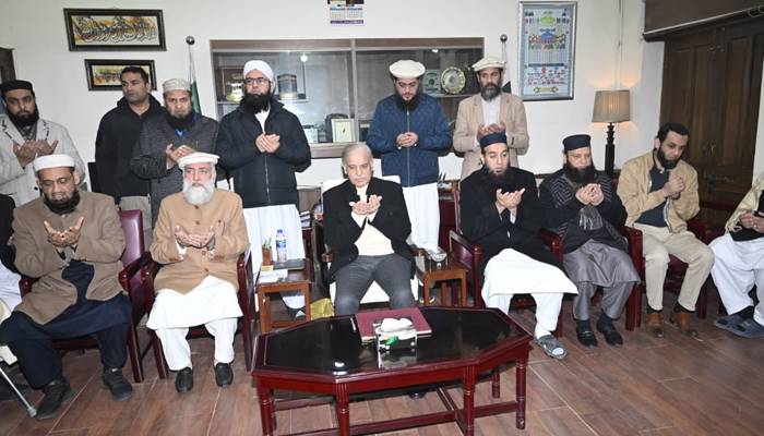 وزیر اعظم کی مرحوم مہتمم اعلی مولانا فضل الرحیم اشرفی کی تعزیت کے لیے جامعہ اشرفیہ لاہور آمد