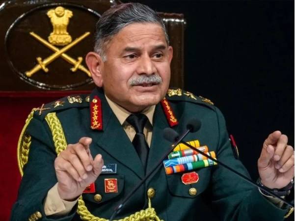 جنگ کے دوران پاکستان کے پاس ہماری فوج کی مکمل معلومات تھیں، بھارتی آرمی چیف کا اعتراف