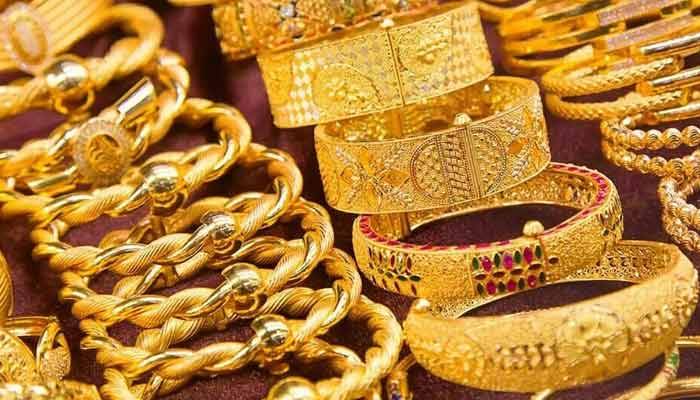 سونے کی فی تولہ قیمت میں 3700 روپے کی کمی