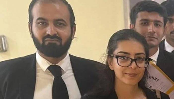 ایمان مزاری اور ان کے شوہرسمندرپرہوں یاآسمان پر،گرفتارکرکے پیش کیا جائے،عدالت