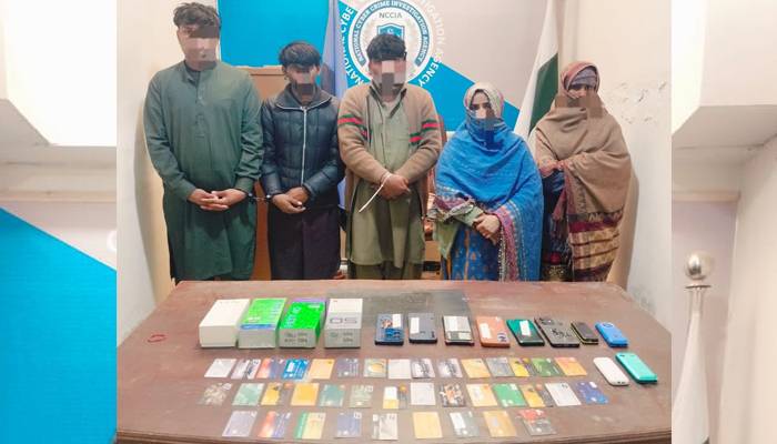 شہریوں کے اے ٹی ایم سے پیسے نکلوانے والا منظم گروہ گرفتار