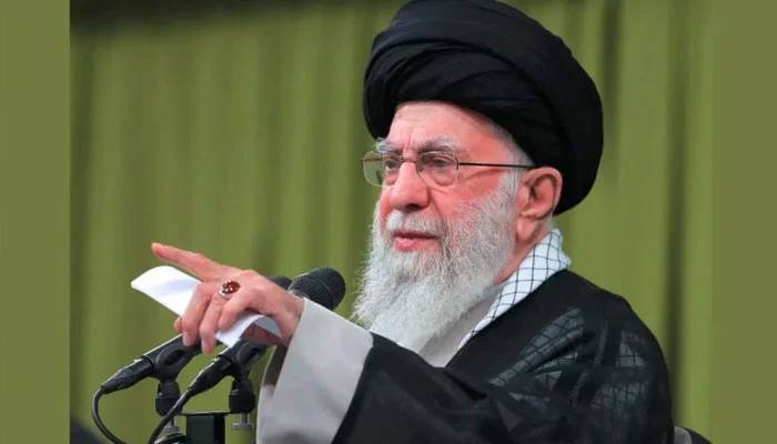 ایران میں ہونے والے مظاہروں، اموات کا ذمہ دار امریکی صدر ہیں: آیت اللہ خامنہ ای 