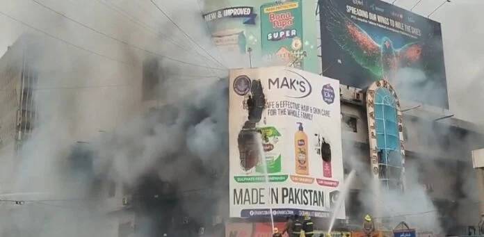 گل پلازہ میں لگنے والی ہولناک آگ کے بعد متعدد افراد تاحال لاپتا