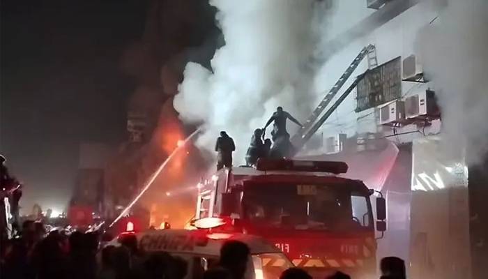 گل پلازہ آتشزدگی: فائر بریگیڈ کی ابتدائی رپورٹ جاری، 6 افراد جاں بحق، 17 زخمی