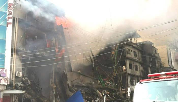 وزیر اعلی سندھ کو گل پلازہ میں آتشزدگی سے متعلق کمشنر کراچی ، ڈی سی ساؤتھ کی رپورٹ پیش