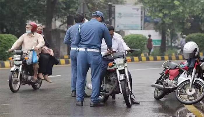 بسنت: موٹرسائیکل سواروں کیلئے نئے قانون کا اعلان